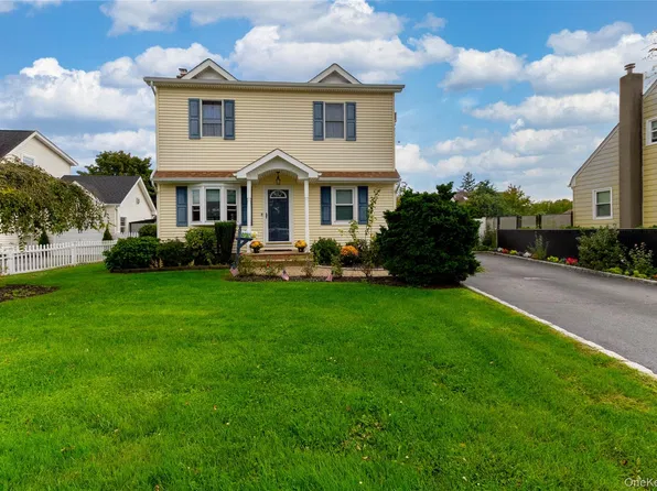 50 Peters Lane, North Babylon, NY 11703