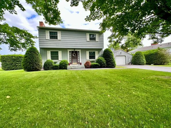 4 Stewart St, Rouses Pt, NY 12979