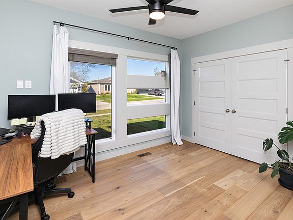 4th image of 961 Pelican Dr