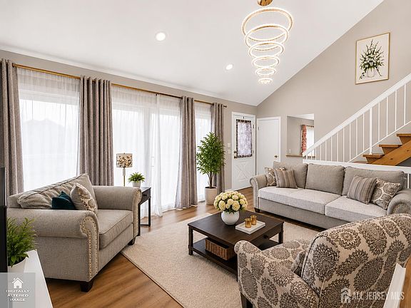 4th image of 41-43 Bloomingdale Dr