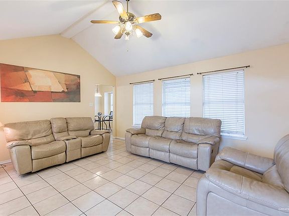 5th image of 811 Stanford Ct