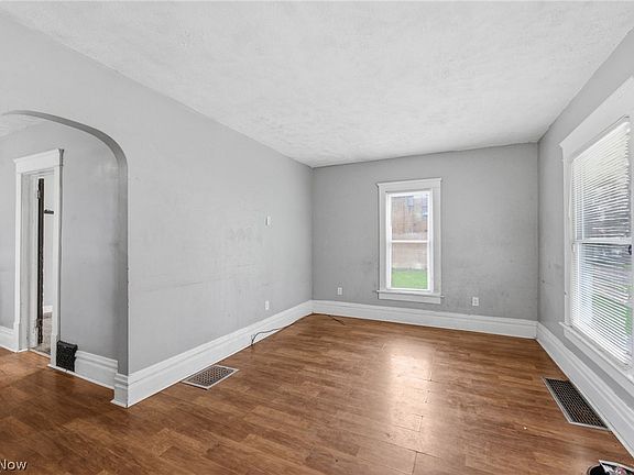 4th image of 244 Power St