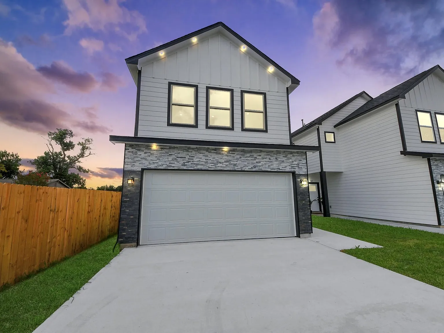 3 bed, 2.5 bath, 2071 sqft, $2,300 — Photo 1