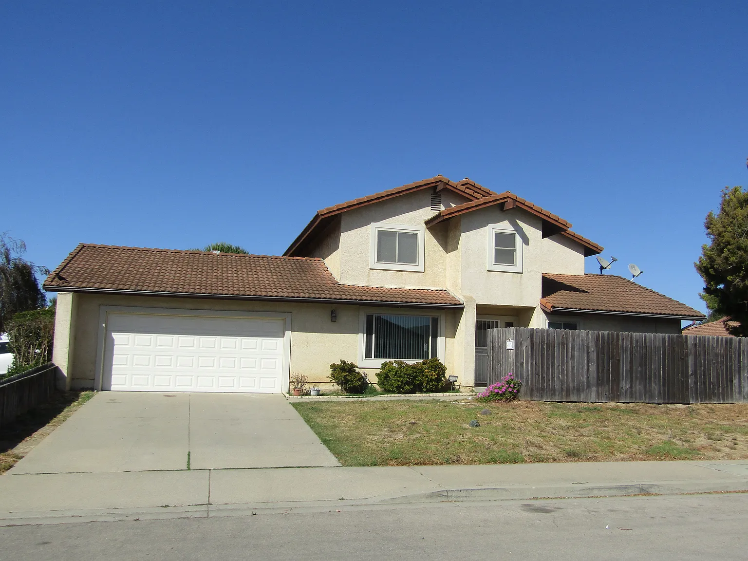3 bed, 1300 sqft, $2,545 — Photo 1