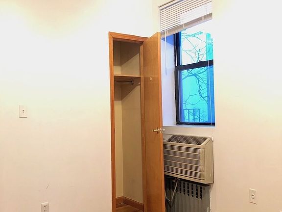 3rd image of 164 Orchard St Frnt 2