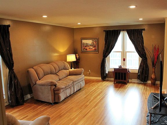 3rd image of 2222 Mayfair Dr
