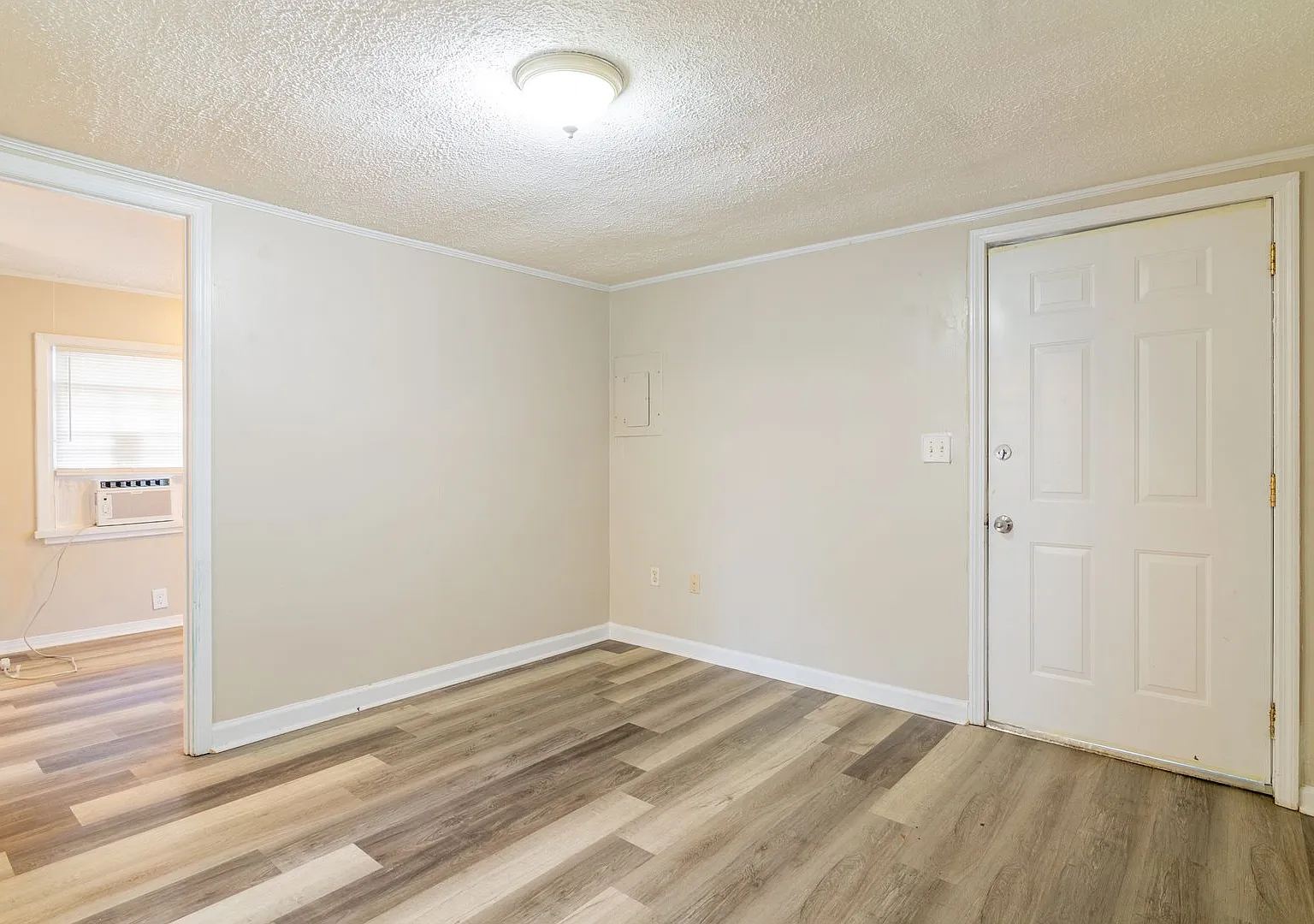10th Ave 2924 **Charmaine (Yongye) — Photo 3