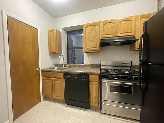 Rented by Coldwell Banker Warburg | media 5