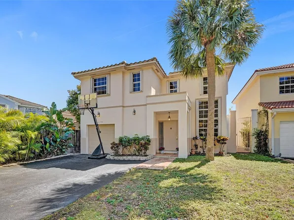 10728 N Saratoga Dr, Cooper City, FL 33026