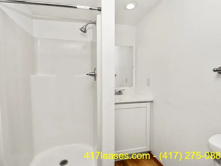 2518 N Weller Ave — Photo 9