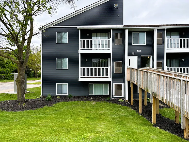 Leonard East Apartments Immediate Move In — Photo 18