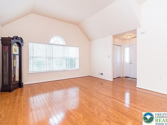 3rd image of 2869 Donegal Dr