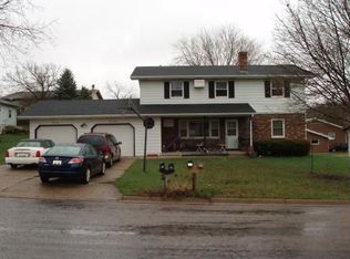 205 Maple Dr, Mount Horeb, WI 53572