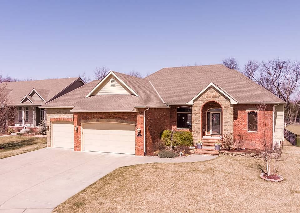 1st image of 610 E Crescent Lakes Dr