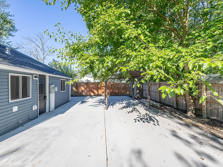 225 Bentz Ave — Photo 6