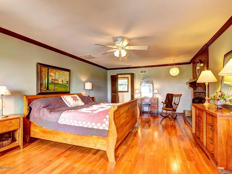 11207 Seatonville Rd — Photo 15