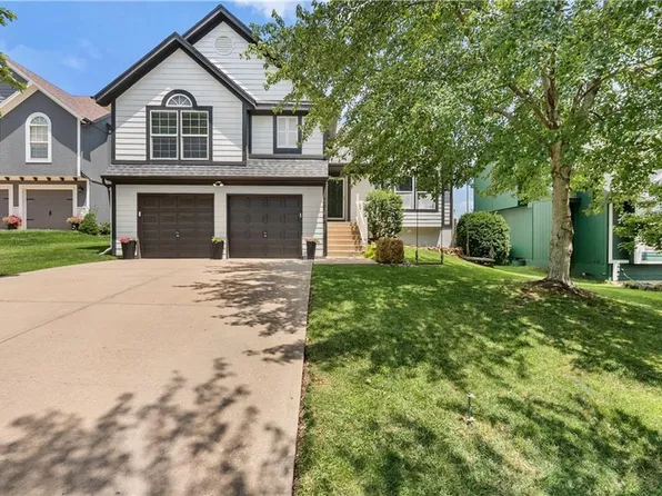 12163 S Sagebrush Dr, Olathe, KS 66061