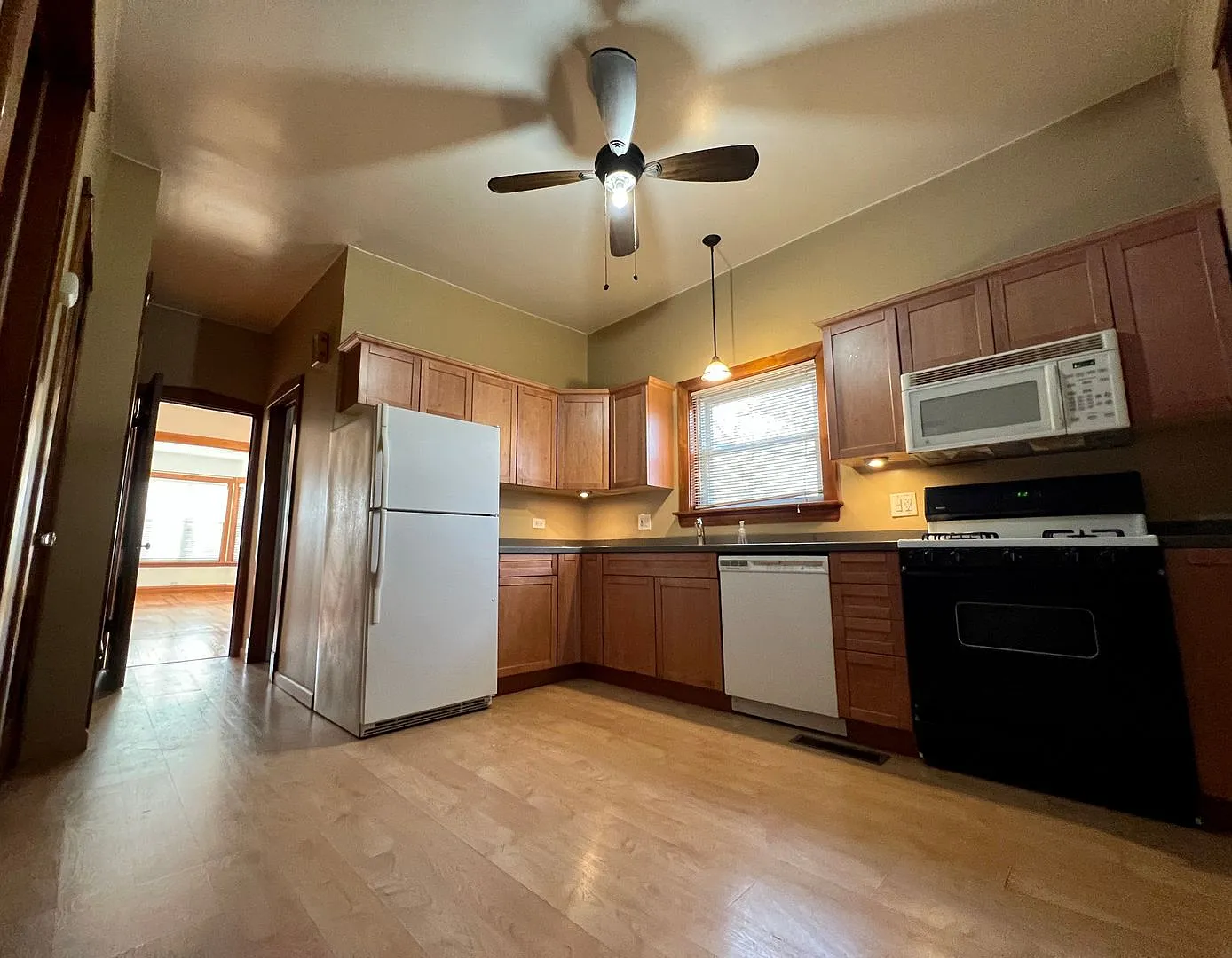 2155 N Kilbourn Ave — Photo 2