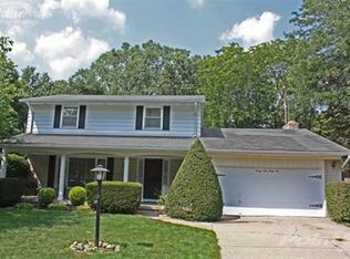 2445 Pinewood Ct, Flushing, MI 48433