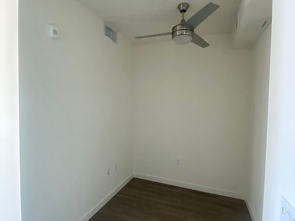 2nd image of 3067 N Park Way #305