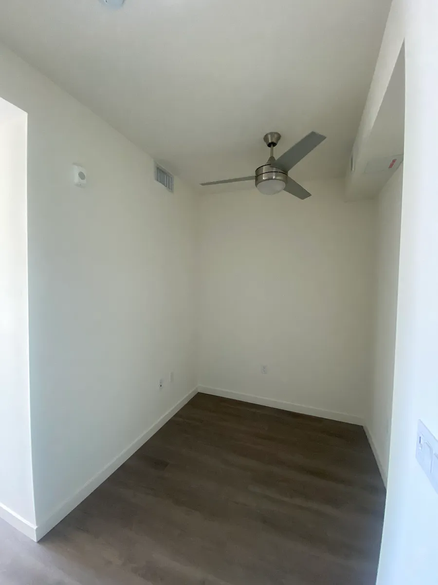 Building Photo - 3067 N Park Way #305
