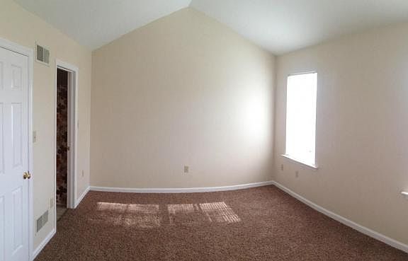 5th image of 16 Oakgrove Ln