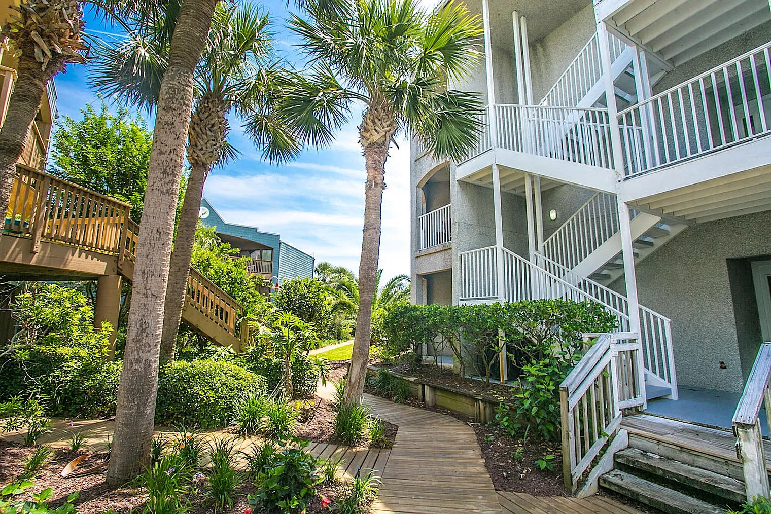 2 bed, 2.0 bath, 904 sqft, $2,736 — Photo 4