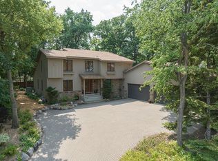 9548 Oxborough Curv, Bloomington, MN 55437
