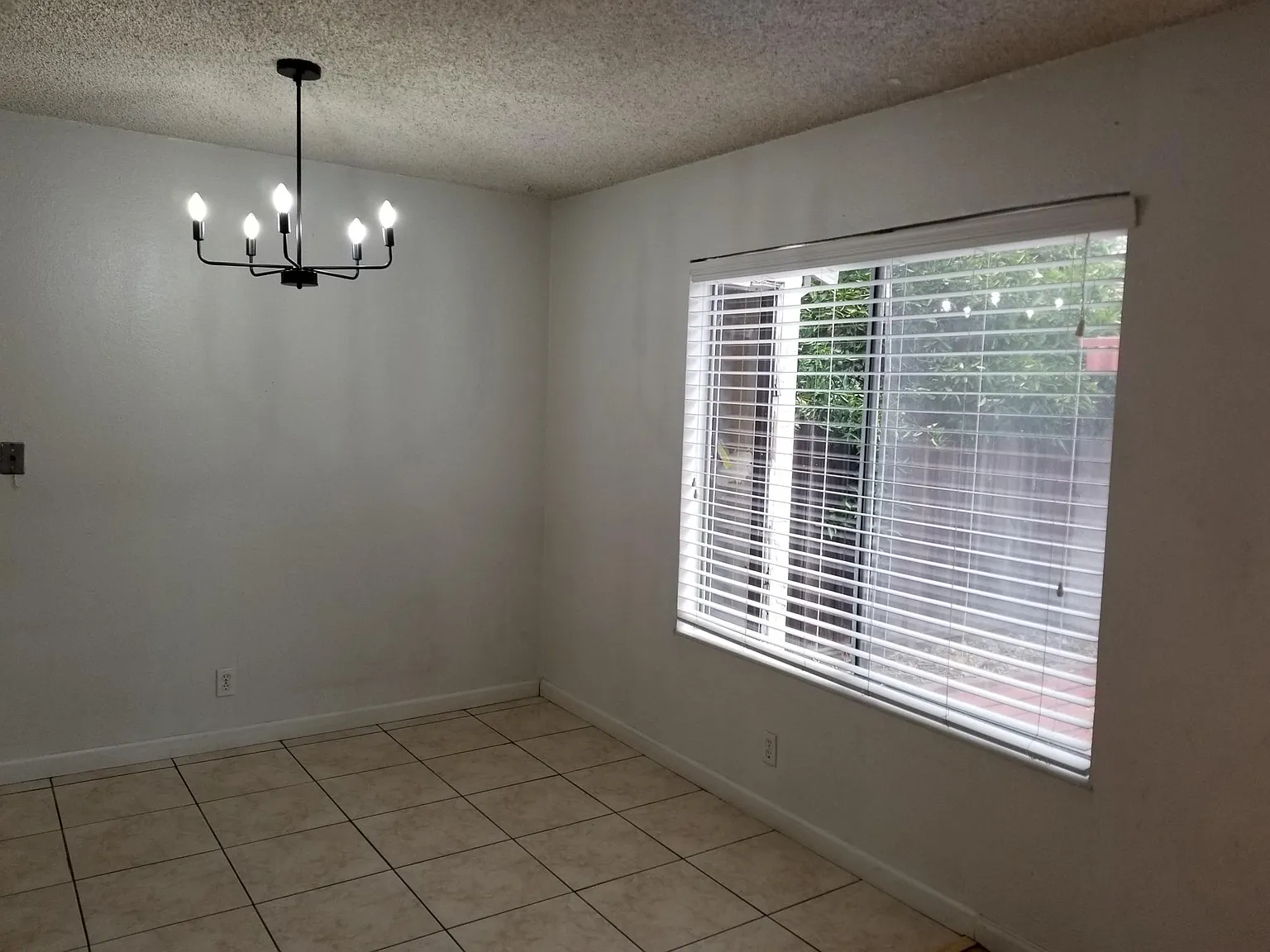 3 bed, 1000 sqft, $3,895 — Photo 4