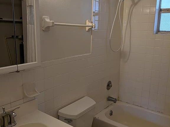 5th image of 2340 Stella St