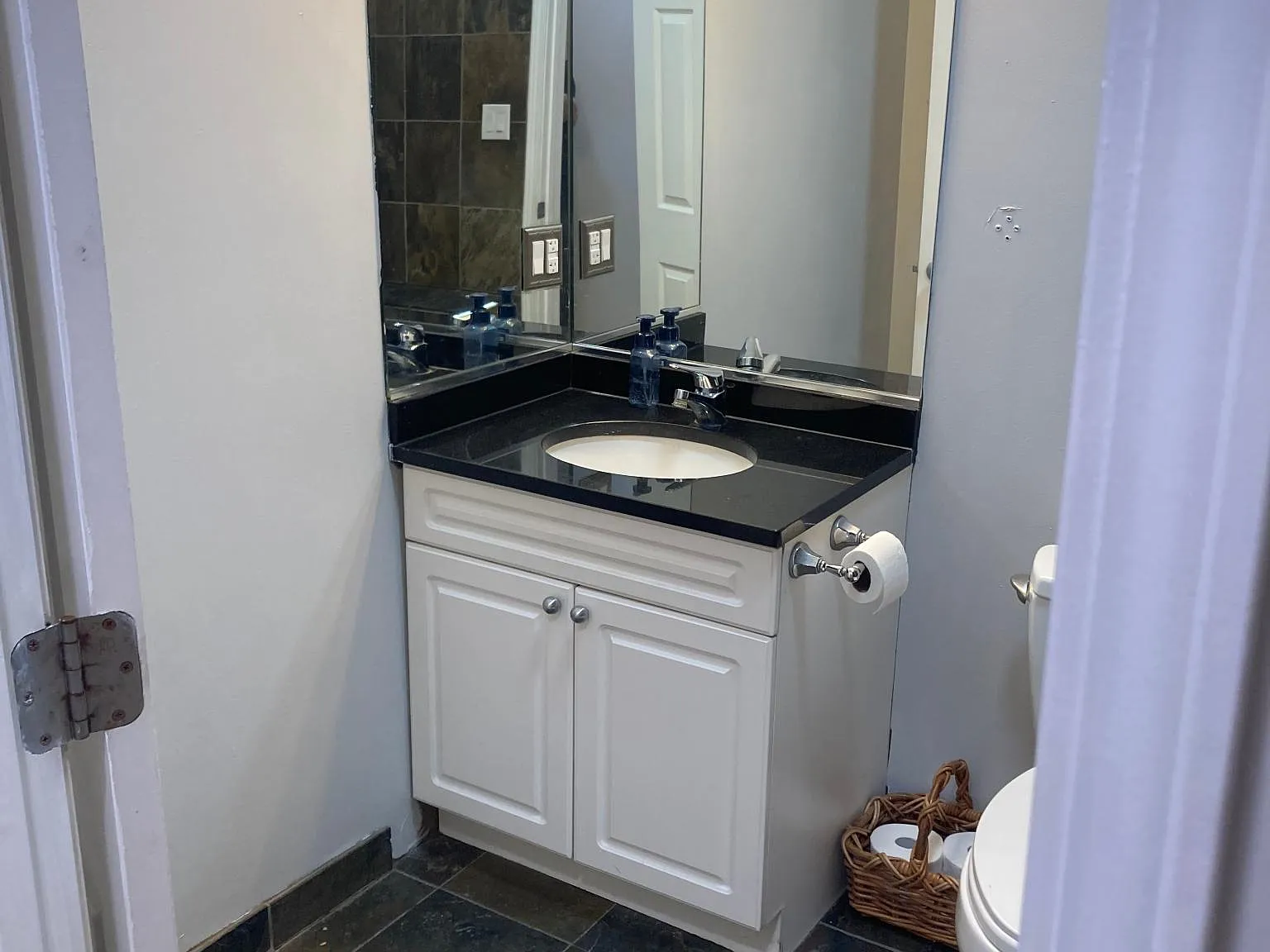 3 bed, 1400 sqft, $3,900 — Photo 2