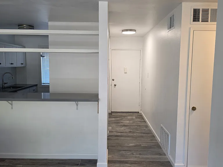The Californian Apartments — Photo 5