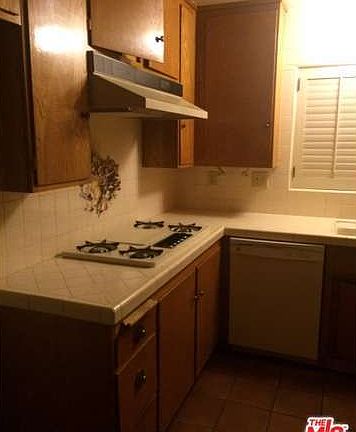 4th image of 1326 E Bankers Dr