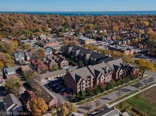 74 Pointe Park Pl, Grosse Pointe, MI