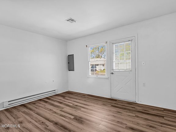 2nd image of 1151D Argyll Circle