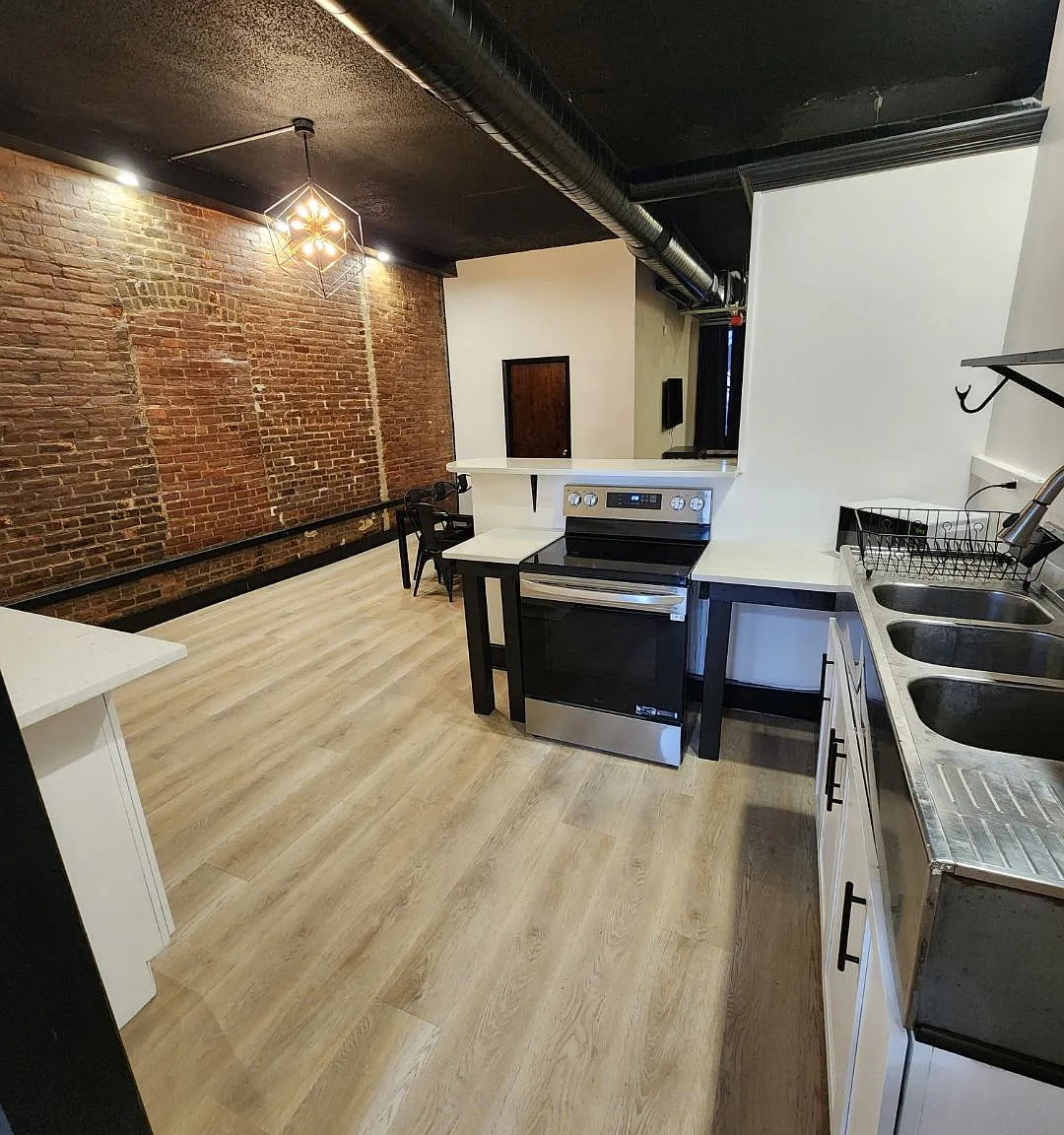 4 bed, 1373 sqft, $775 — Photo 1