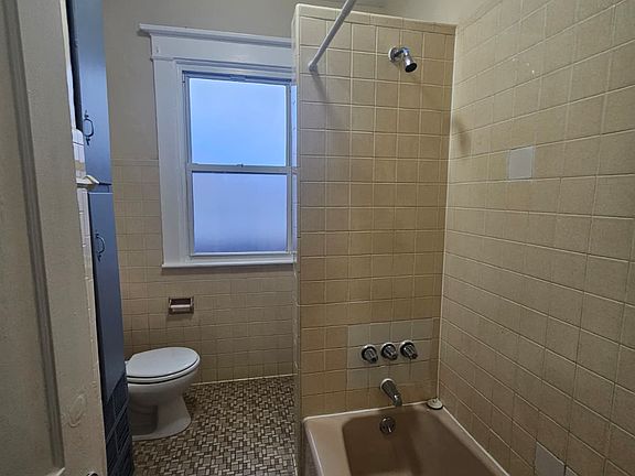 3rd image of 534 Whalley Ave #2A