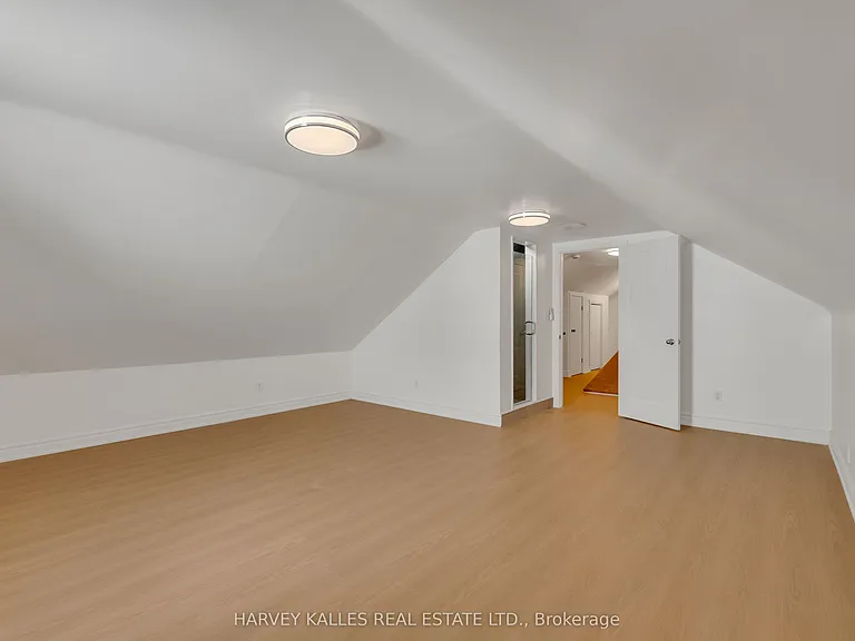 106 Florence Ave — Photo 15