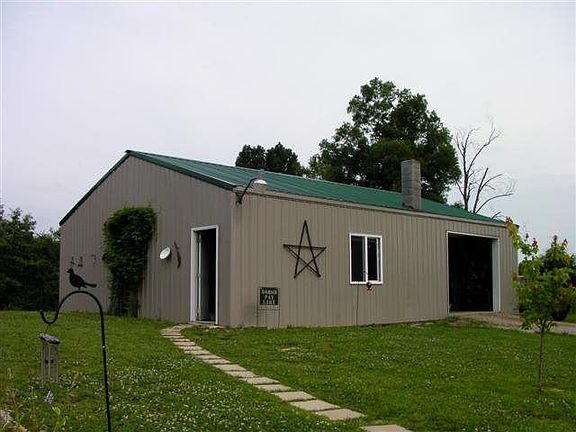 Detached workshop/garage