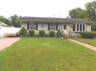 587 S Forklanding Rd, Maple Shade, NJ 08052