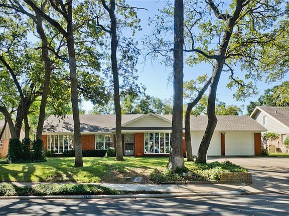2nd image of 1010 Sleepy Hollow Dr