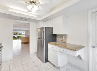 2401 NE 36th St APT 201, Lighthouse Pt, FL 33064