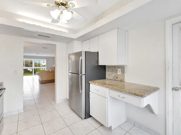 2401 NE 36th Street #201, Lighthouse Point, FL 33064