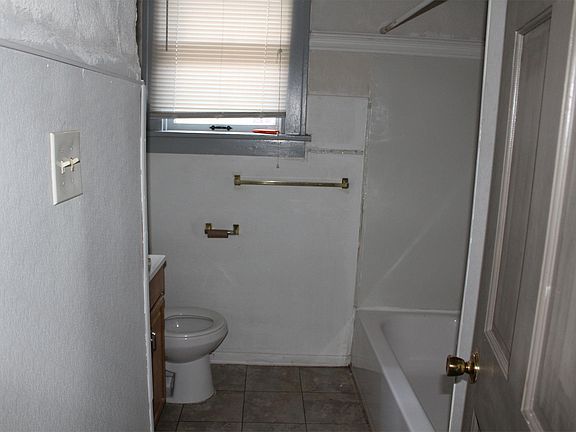 3rd image of 361 Christian Ave