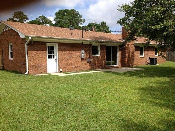 Sunny yard w/shaded patio