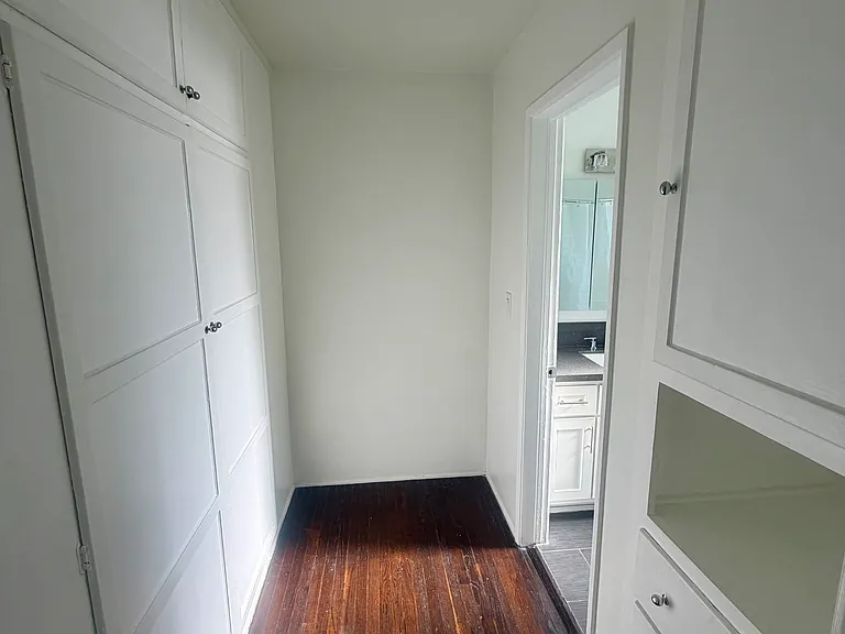 1246 E 2nd St #6 — Photo 8