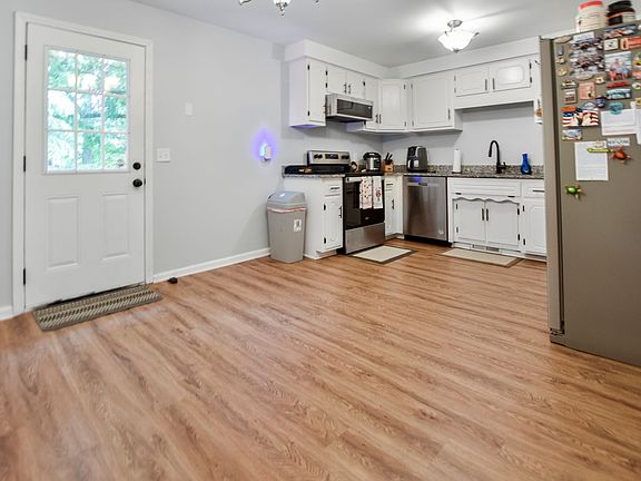 5th image of 220 Marshall Dr