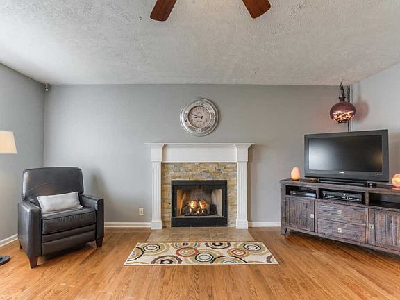 4th image of 5914 Crab Apple Ln