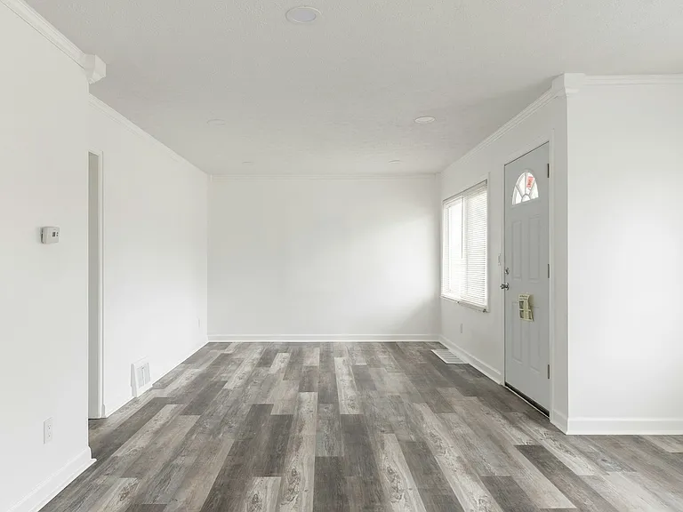 513 Henry St — Photo 8