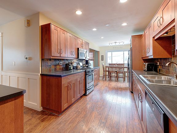 5th image of 70 Brookside Dr